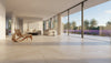Carrelage grand format aspect pierre : Inspirations et tendances pour vos sols en 2026
