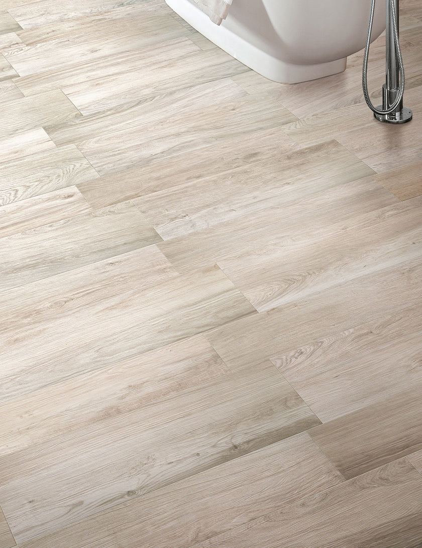 Serenissima Àcanto Bianco en situation — carrelage effet bois