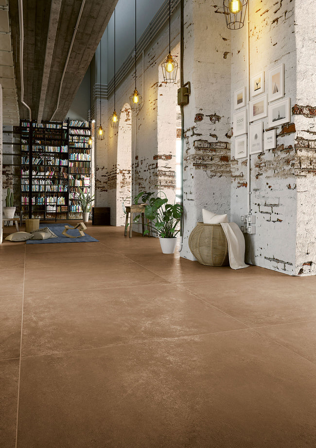 Serenissima Studio 50 Terracotta en situation — carrelage effet béton
