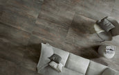 Serenissima Fossil Piombo en situation — carrelage effet marbre