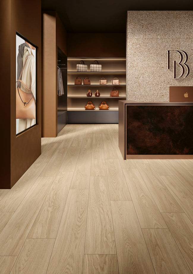 Lames Margres Bare&Bold Bare Cream 20x120 en ambiance boutique