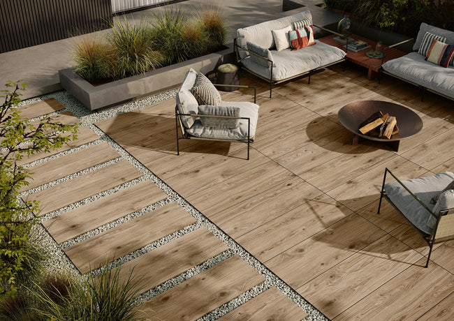 Dalles Margres Bare&Bold Bold Dark Beige 40x120 20 mm en ambiance terrasse