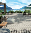 Terrasse au sol en octogones 10x10 et cabochons, CE.SI. Ottagono