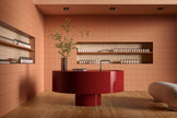 Fioranese Senzatempo Rosso Persia en situation — carrelage effet travertin