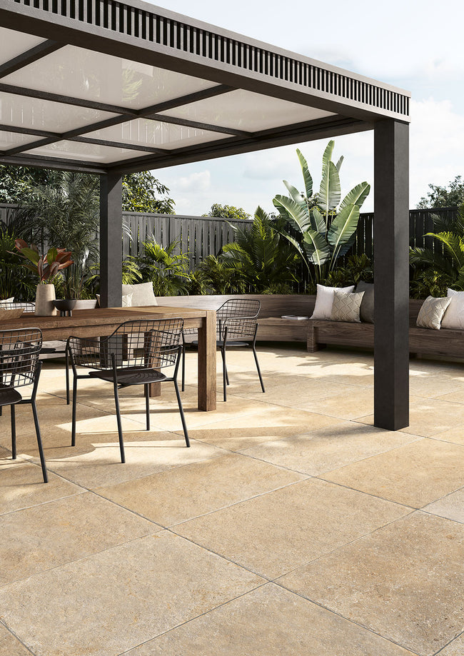 Fioranese Borgogna Pietra di Fez Beige en situation — carrelage effet pierre