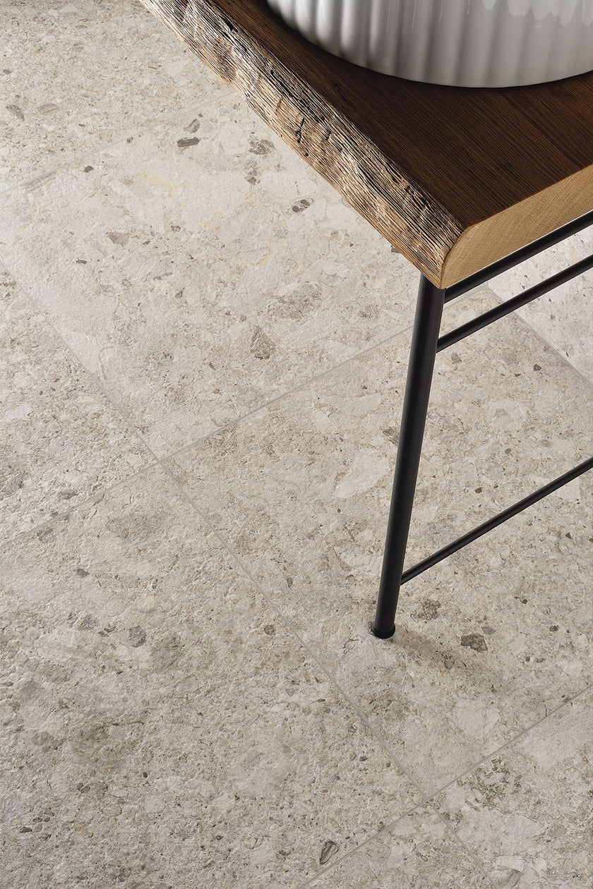 Fioranese Frammenta Bianco en situation — carrelage effet pierre