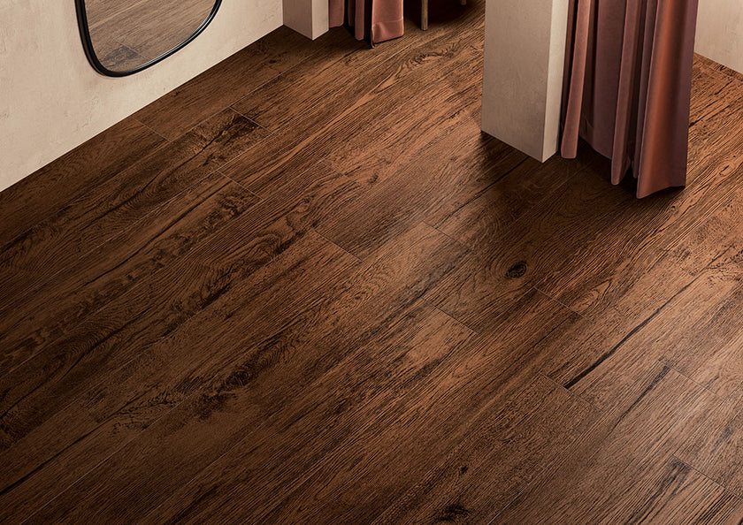 Fioranese Legnovivo Moro en situation — carrelage effet bois