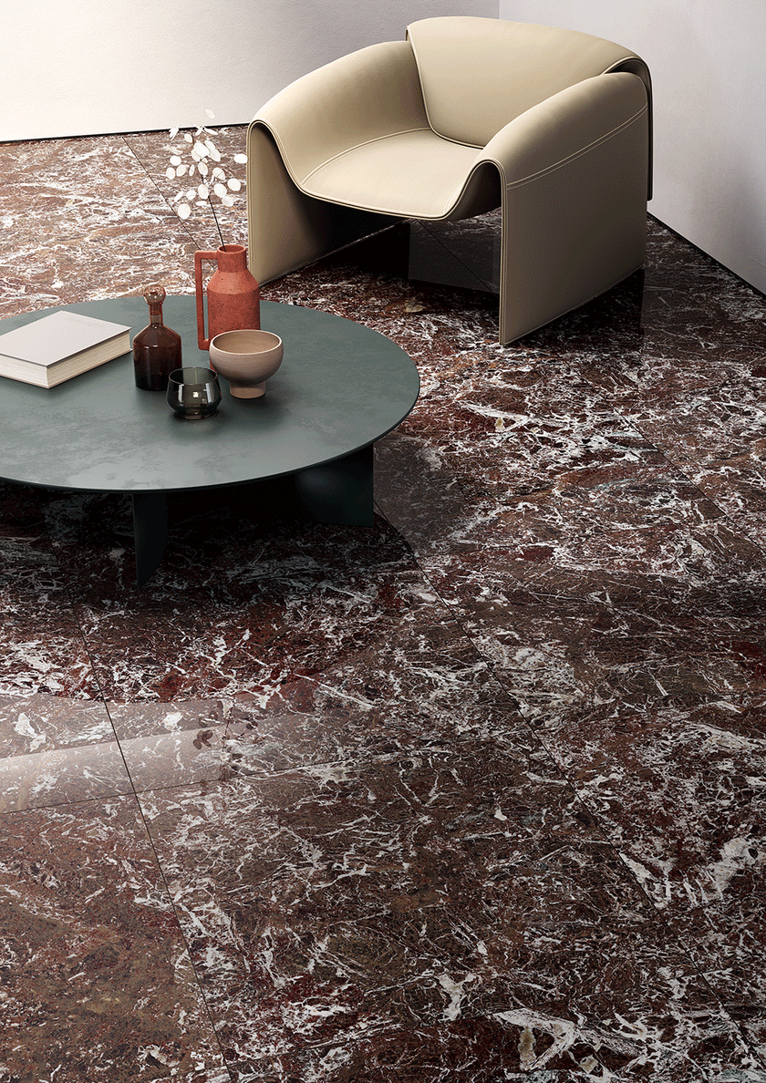 Fioranese Marmorea Intensa Rosso Levanto en situation — carrelage effet marbre