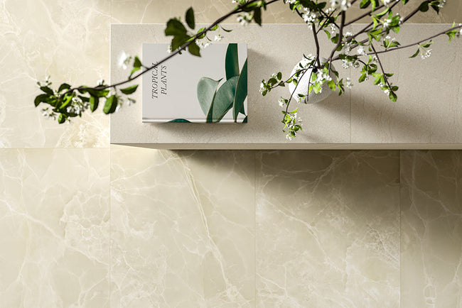 Fioranese Unica Crystal White en situation — carrelage effet onyx