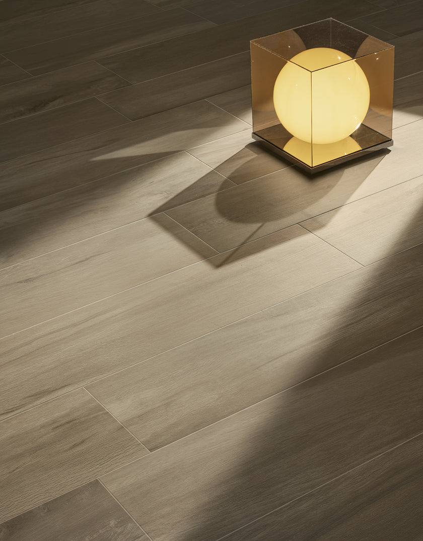 Serenissima I Lecci Leccio Gentile en situation — carrelage effet bois
