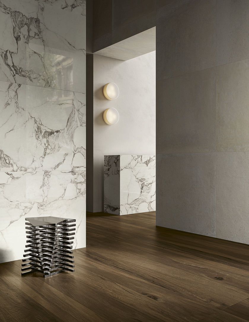 Serenissima I Lecci Leccio Verniciato en situation — carrelage effet bois