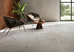 Fioranese Kintsugi Fog en situation — carrelage effet béton
