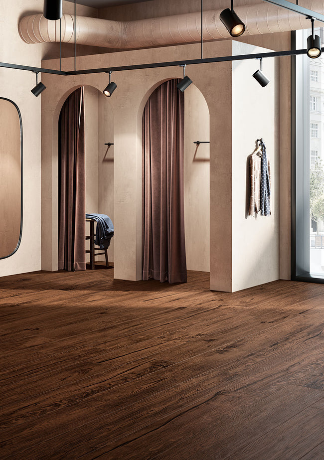 Fioranese Legnovivo Moro en situation — carrelage effet bois