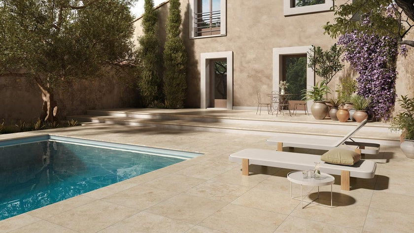 NOVOCERAM RACINES OPUS ROMAIN CARCASO OUTDOOR PLUS 20 mm — Clair en extérieur, plage de piscine