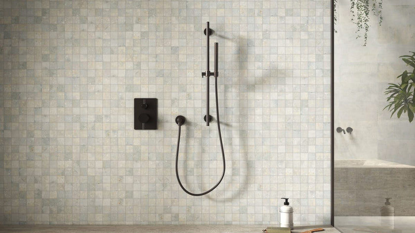 NOVOCERAM SÉRAC CABOCHONS INSULA OUTDOOR PLUS 20 mm — Cendre en salle de bain (détail)
