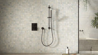 NOVOCERAM SÉRAC BANDES ROMAINES DOMITIA OUTDOOR PLUS 20 mm — Cendre en salle de bain (détail)