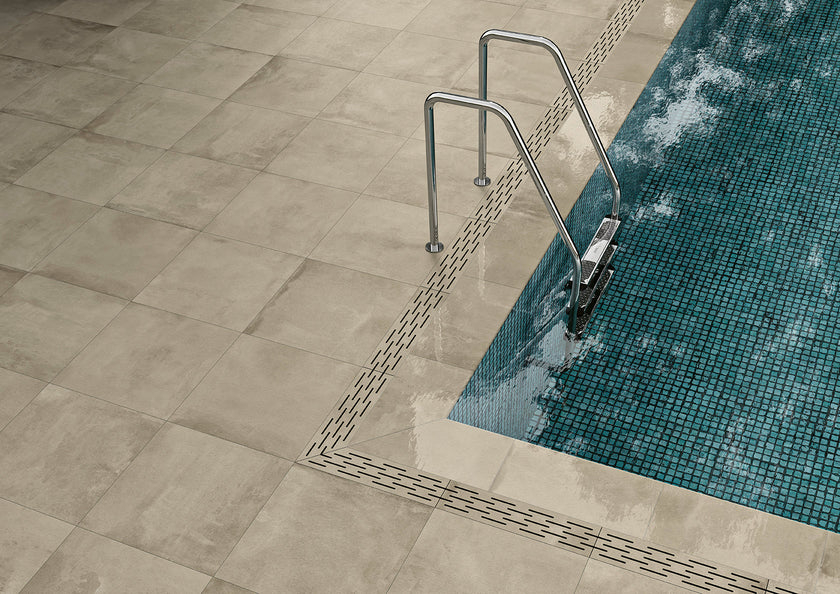 Dalles Margres Tool Tortora 60x60 20 mm en ambiance pourtour de piscine