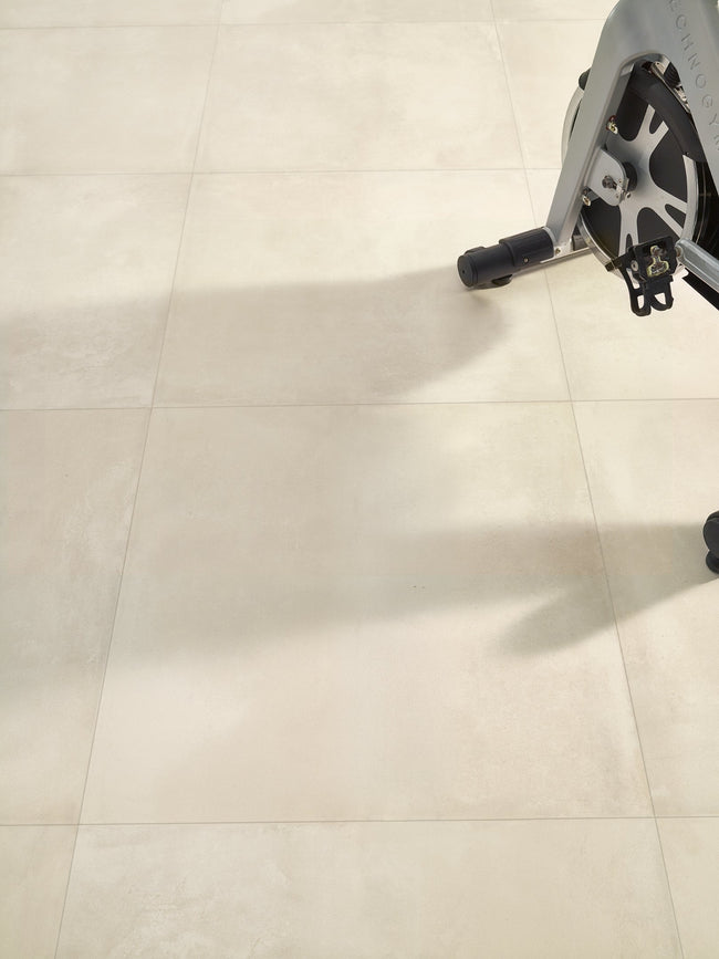 Carrelage Margres Tool White 90x90 en ambiance salle de sport