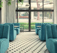 WOW Solid – hall d'accueil, sol en Solid S Chalk et Solid XS Basalt