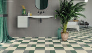 WOW Solid – salle d'eau, mur en Solid L et XL Ash, sol en Solid XL Chalk et Solid L Ash et Moss