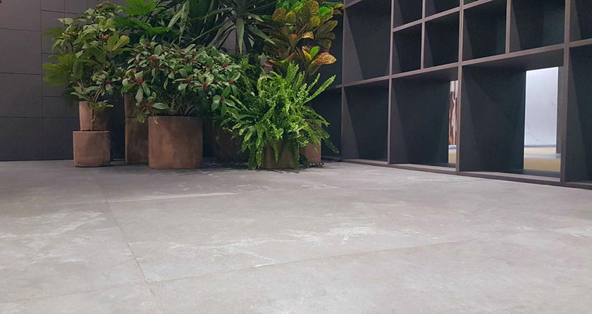 ARCANA Lithos en situation — carrelage effet pierre