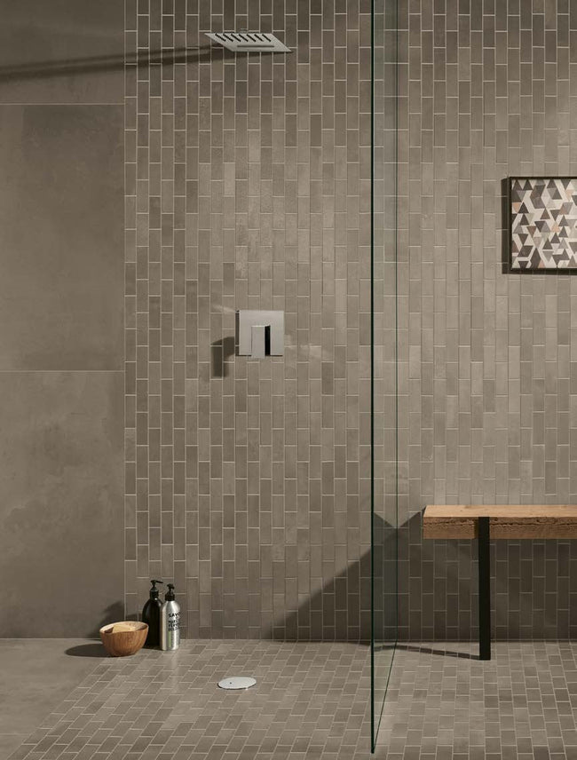 Douche à l'italienne au sol en mosaïque Margres Tool 5x5 tortora