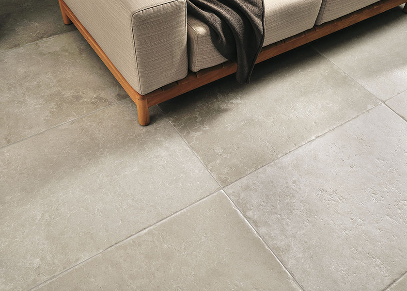 Fioranese Pietraviva Grigio Chiaro en situation — carrelage effet pierre