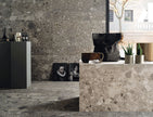 Fioranese Frammenta Grigio Chiaro en situation — carrelage effet pierre