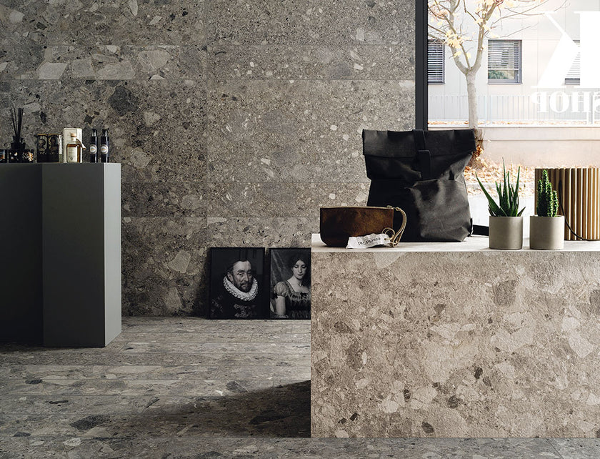 Fioranese Frammenta Grigio Chiaro en situation — carrelage effet pierre