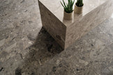 Fioranese Frammenta Grigio Chiaro en situation — carrelage effet pierre