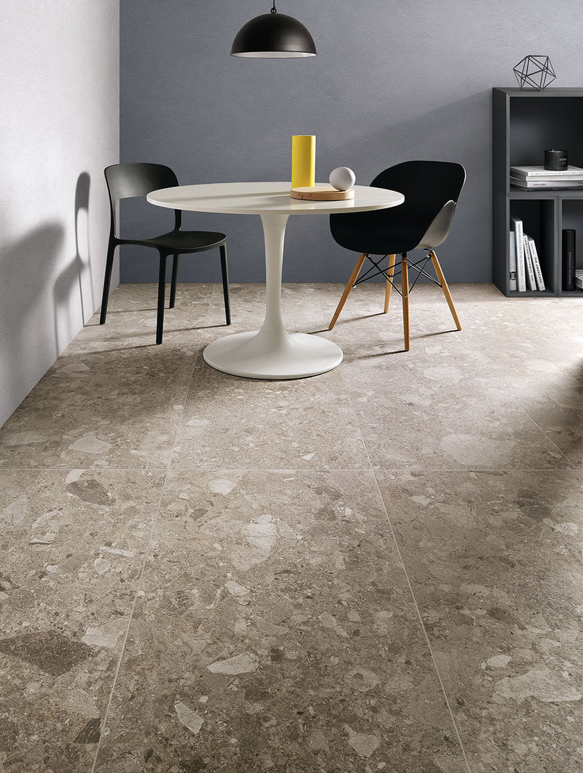 Fioranese Frammenta Grigio Chiaro en situation — carrelage effet pierre