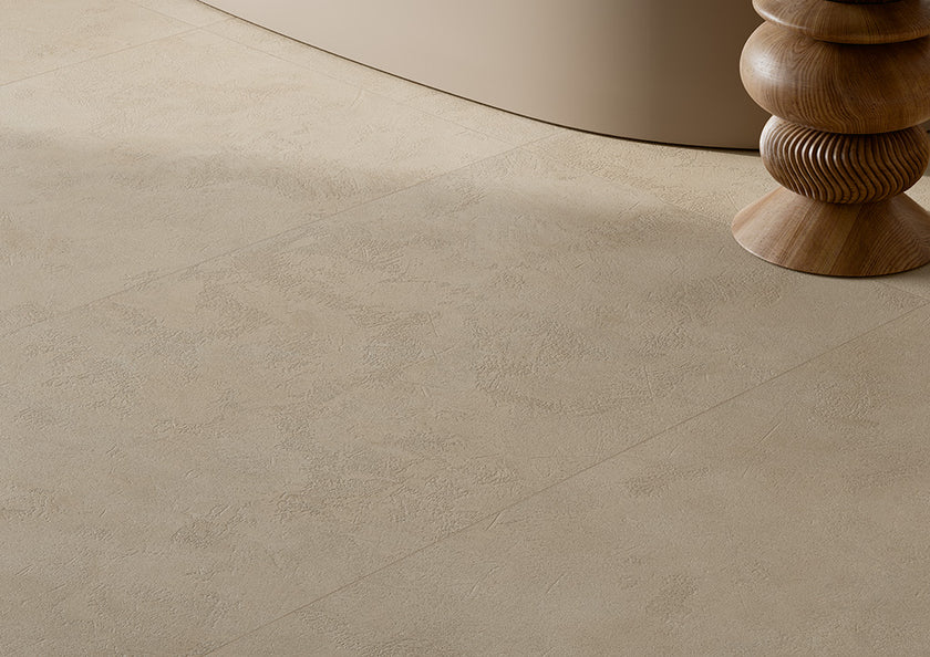Fioranese Fusion en situation — carrelage effet pierre et enduit