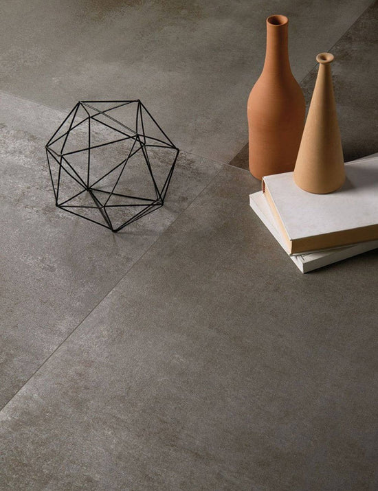 POLIS It’s Different en situation — carrelage effet métal