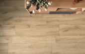 POLIS Rovere en situation — carrelage effet bois