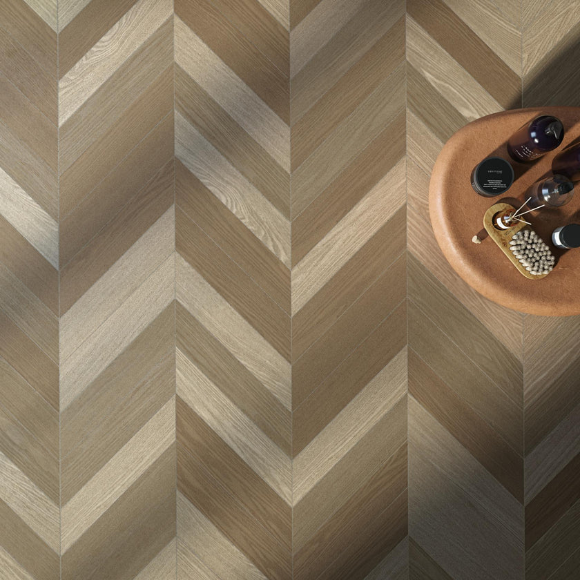 Ambiance carrelage VIVES Chevron Tiveden Natural Noce Caoba Cenital